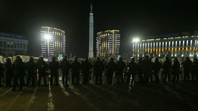 Qazaxıstan etiraz polis