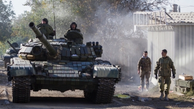 6218acc79d521_skynews-russia-tank-ukraine_4504130