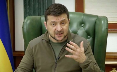 Zelenski muharibenin ilk gecesinden danisdi: Meni oldurmeye gelmisdiler - Təyyarədən tullanan ruslar...