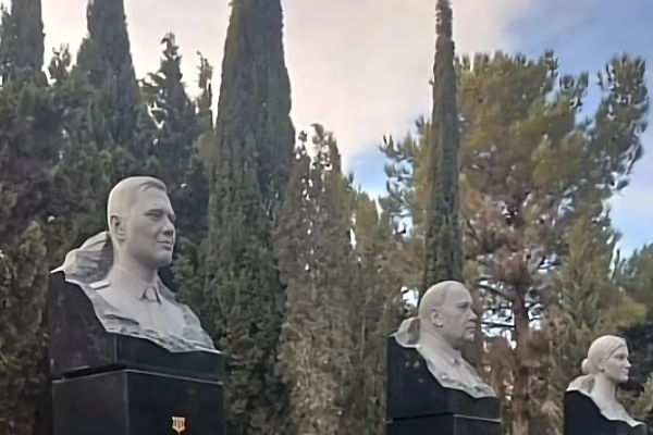 6900645857502202510253608